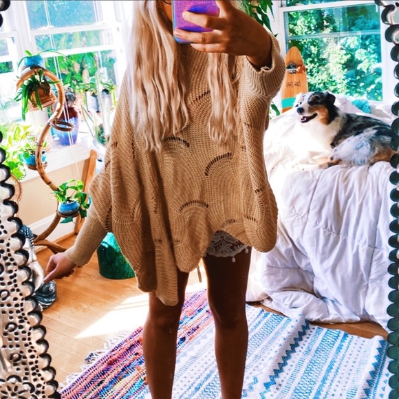 Sweaters - Scalloped Clementine Bohemian Sweater 🌈